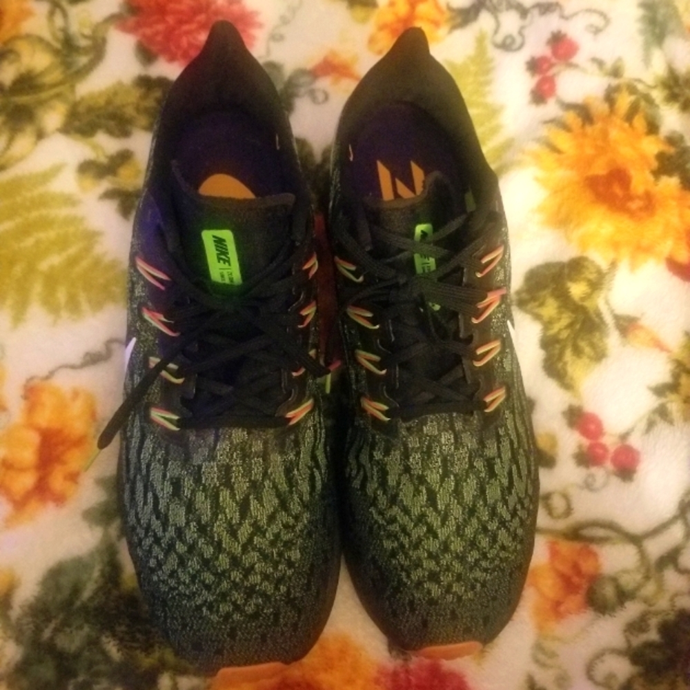 Men running shoes